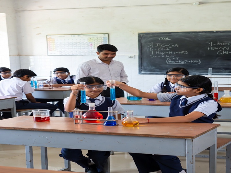 Best CBSE School in Hadapsar science lab practical learning