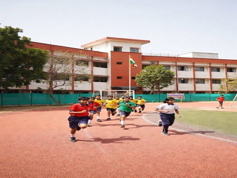 Best CBSE School in Hadapsar students participating in sports activity