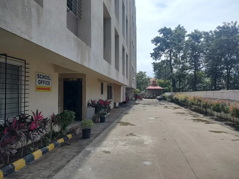 Best CBSE school in hadapsar with students learning in classroom